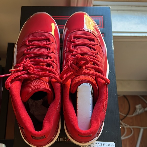 Jordan 11 ‘Win like 96’ size 11 (Red/white) - Picture 5 of 7